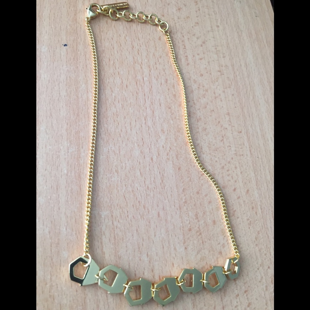 Vince Camuto Gold Necklace in Excellent Condition